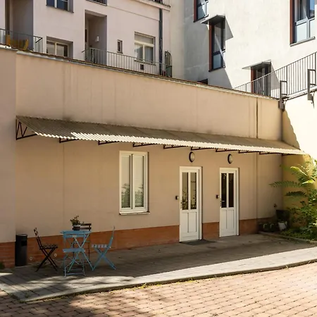 Spacious In Quiet Courtyard Near Charles Bridge Διαμέρισμα